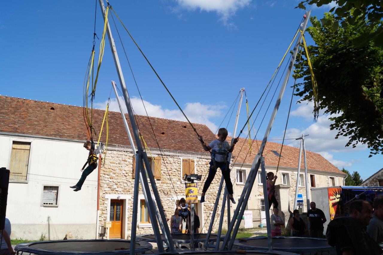 Les enfants ont connu des sensations fortes sur le trampoline élastique.