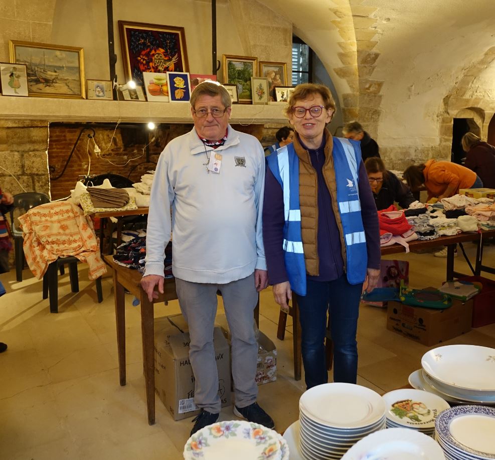 Les bénévoles de l'association (à gauche Christian Grandpierre) sont au four et au moulin.