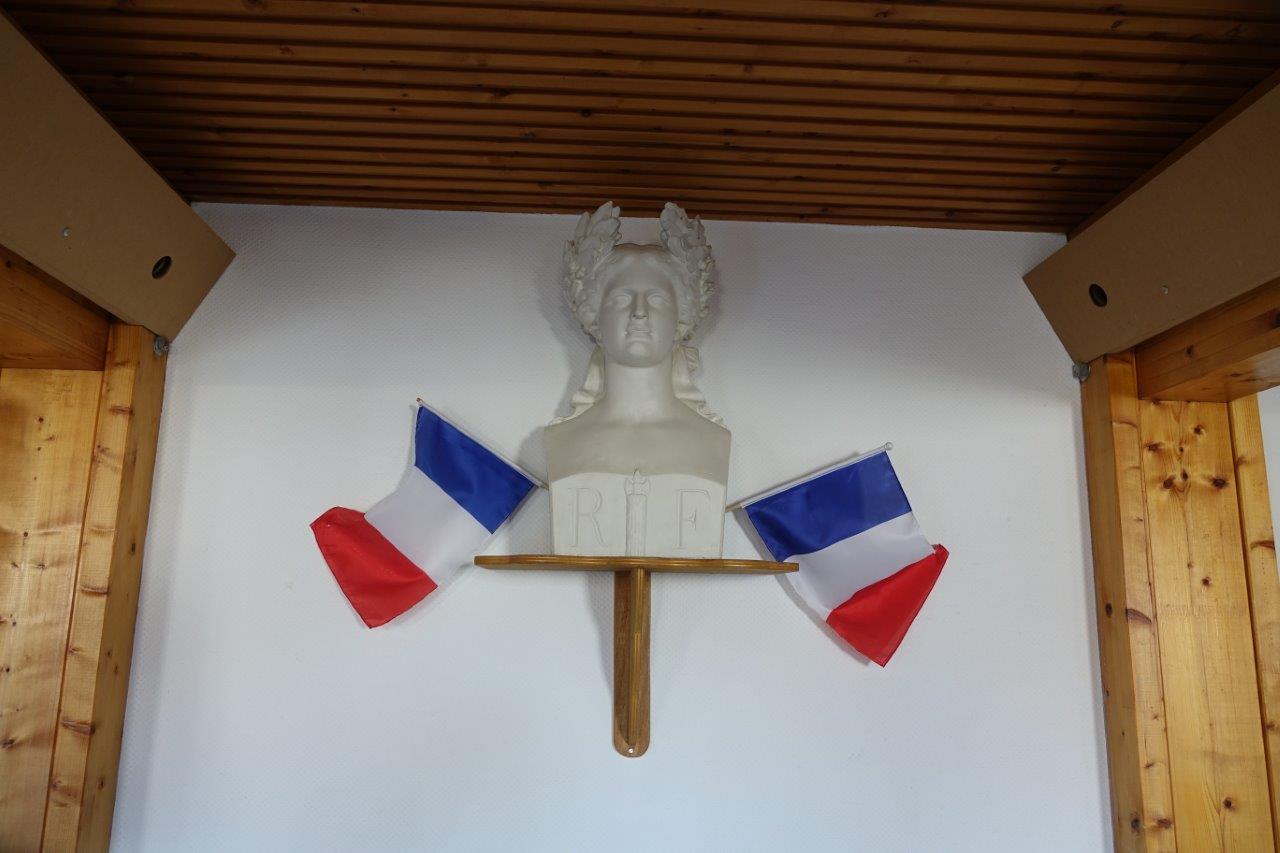 La salle des mariages est également un lieu apprécié par le club des aînés du village dont la création remonte à 41 ans...