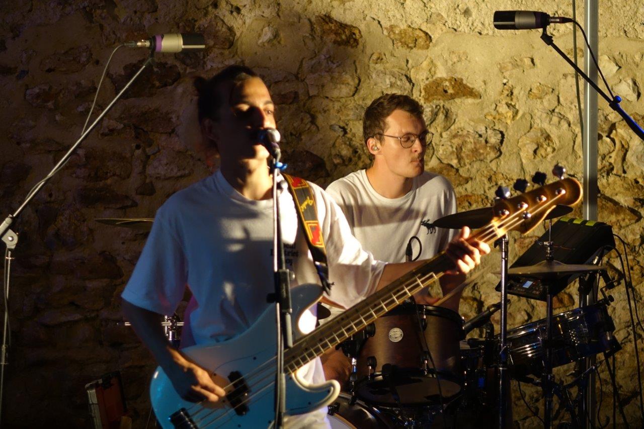 The Wipes. De gauche à droite : Thomas Coquillard à la basse et au chant et Hector Guérin à la batterie.