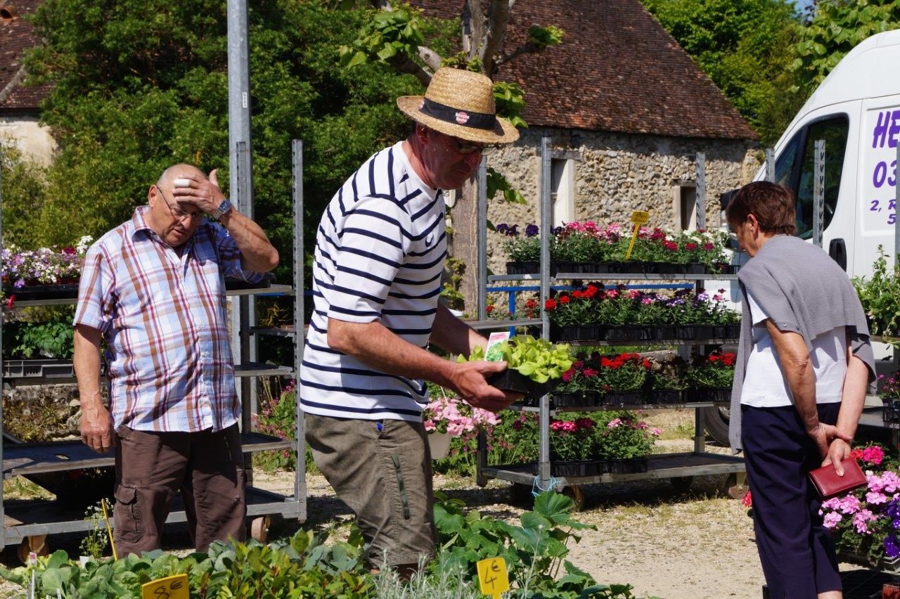Attention à la tête ! Sous une chaleur estivale, le chapeau est de rigueur.