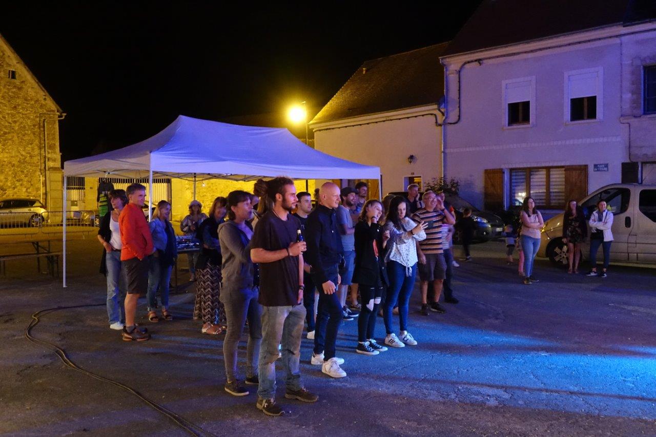 Le public était invité à se rapprocher des artistes.