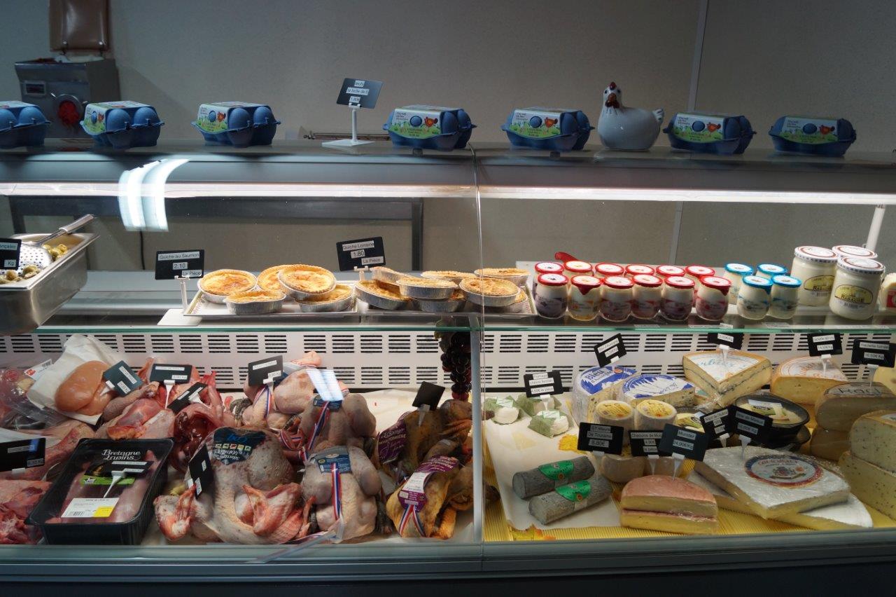 ...volailles, oeufs, fromages...