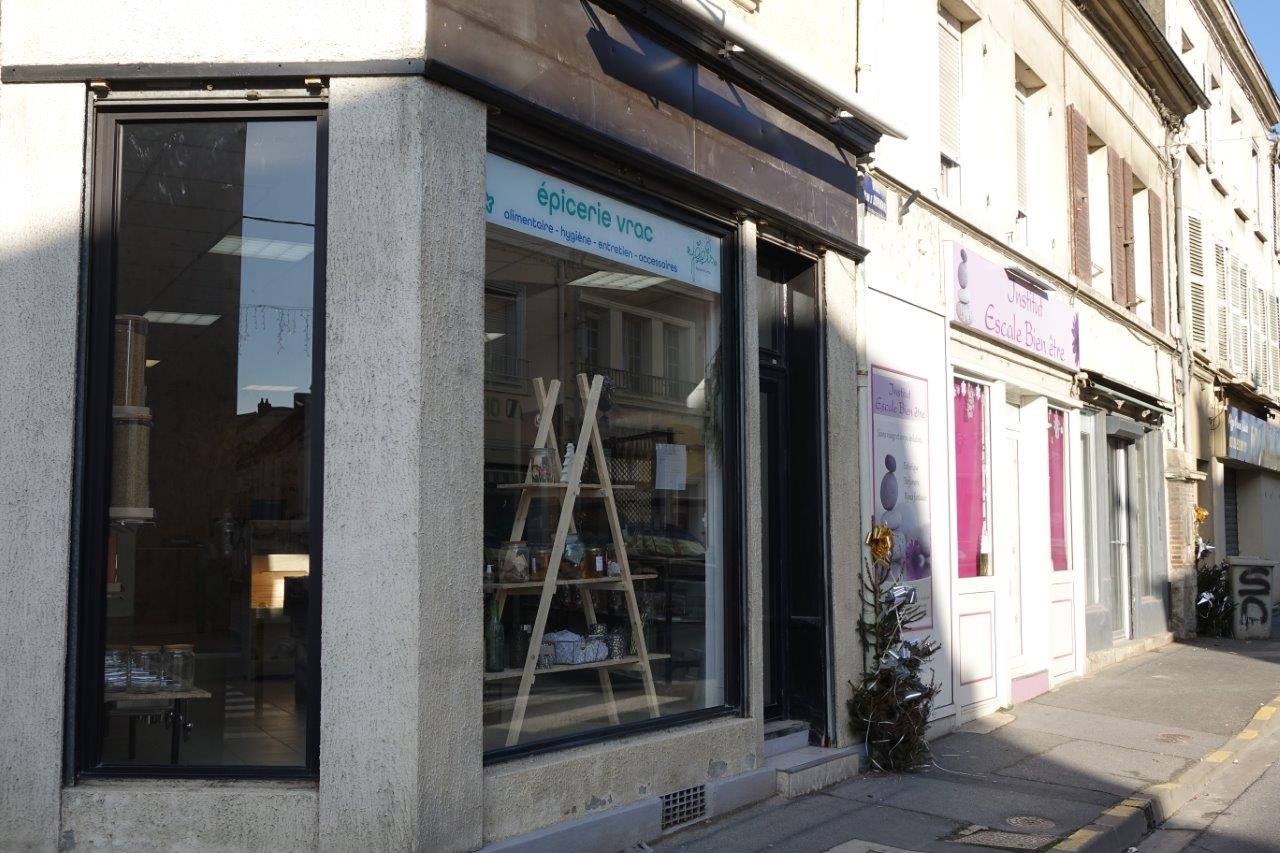 L'épicerie en vrac Jadis est située au 1 Rue de Dormans.
