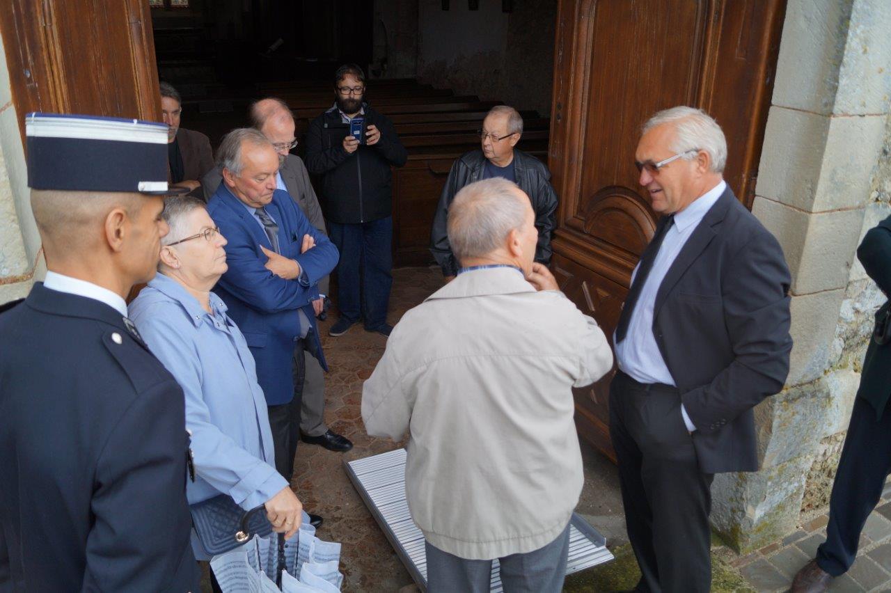 Une rampe amovible permet l'accès à l'église Saint Martin aux personnes atteintes d'un handicap.