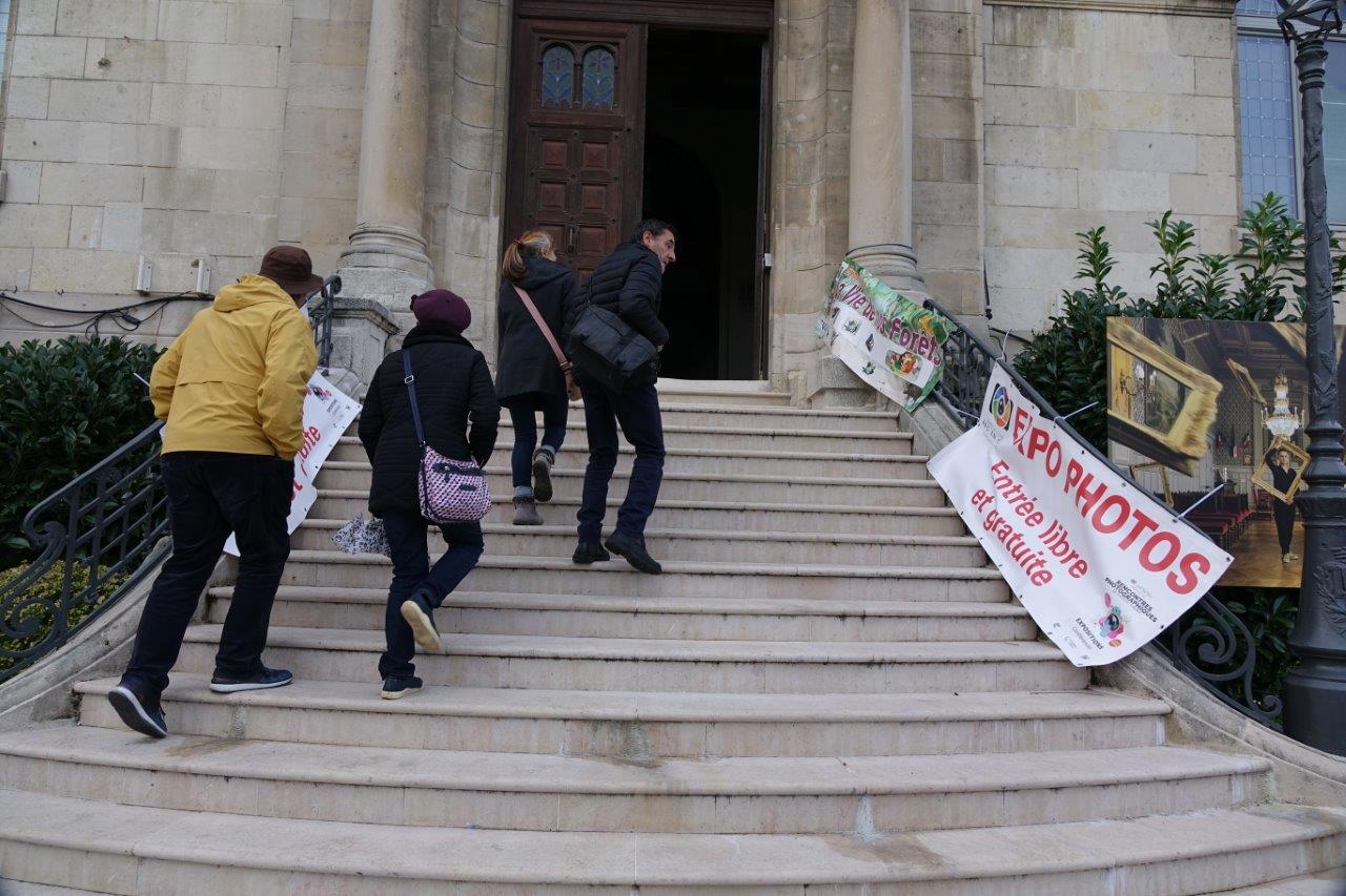 On se précipite pour découvrir l'expo du Photo-Club Arc en Ciel à l'Hôtel de Ville...