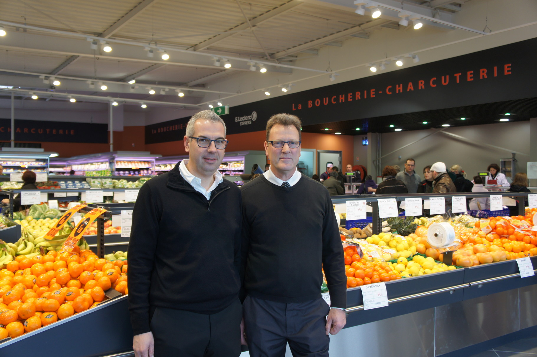 De gauche à droite : Cédric Pouillon, Directeur d'EPER-DIS Dizy (51) et André Delesalle, Responsable du magasin
