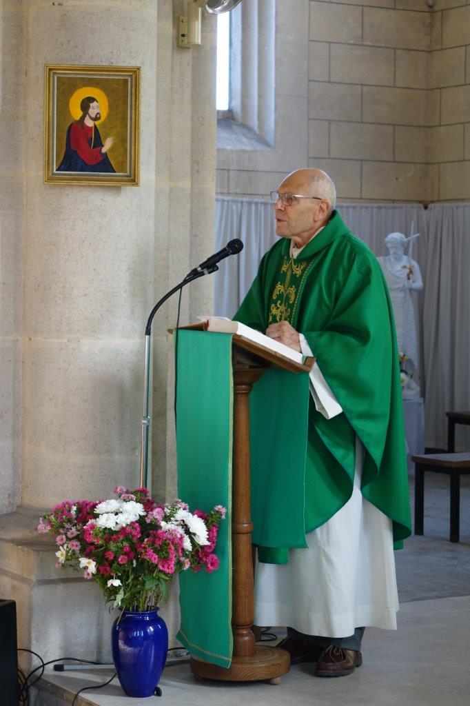 Le vicaire général Bernard Proffit a procédé à l'installation de l'abbé Thierry Gard au cours d'une célébration eucharistique...