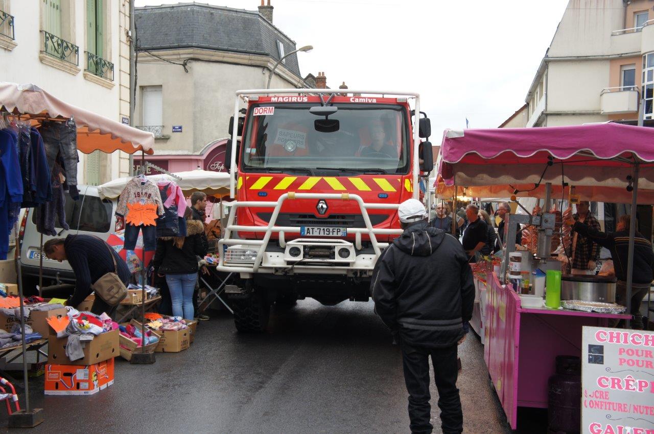 Sur une foire, les secours doivent pouvoir passer sans encombre.