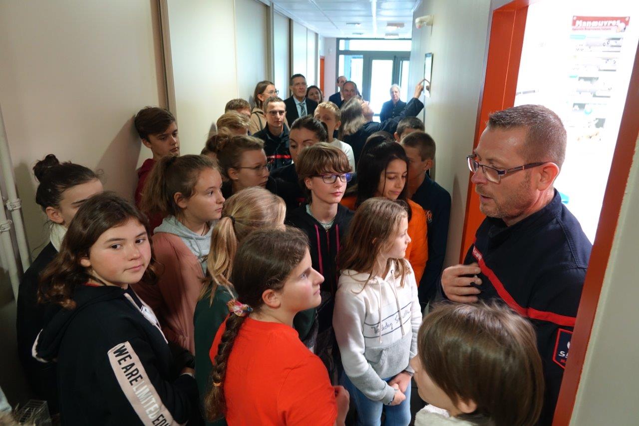 Les jeunes collégiens ont visité l'ensemble des installations et matériels du centre de secours sous la conduite du capitaine Pascal Briand...