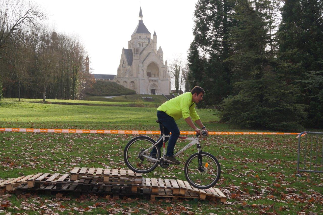 Franchissement d'obstacles, slalom : Le Dormans Champagne Cyclo et VTT propose un test de maniabilté contre une petite participation...