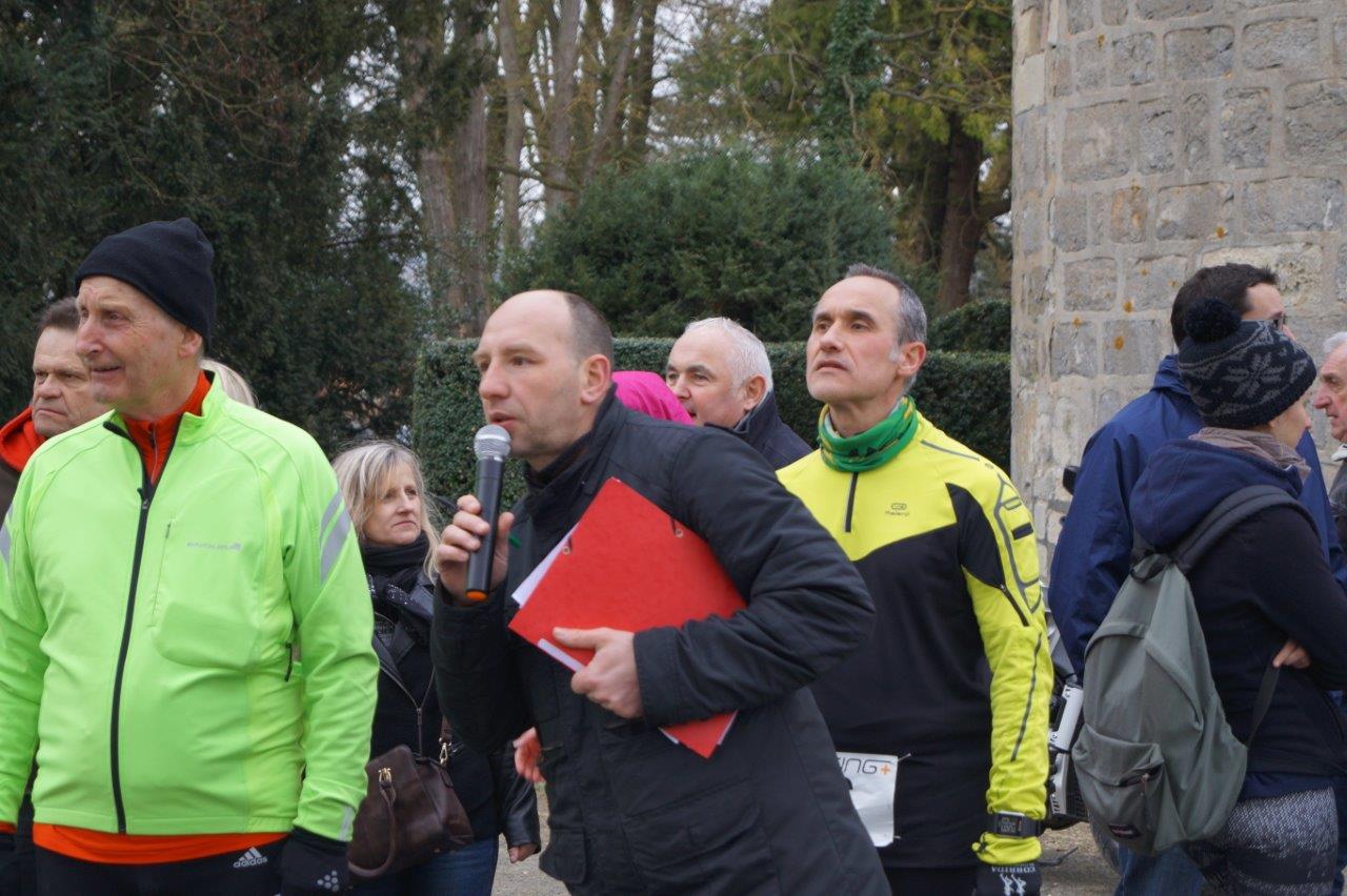 Au micro : Olivier Férat, du Racing Club Dormans.