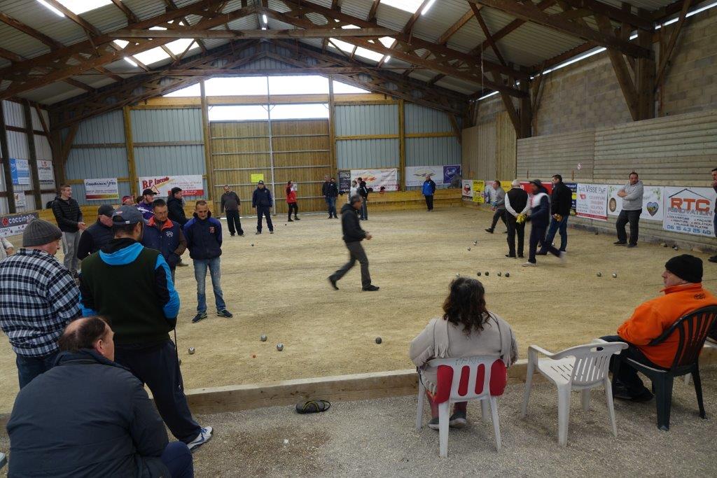 L'Amicale Bouliste Dormaniste a accueilli quatorze triplettes au boulodrome couvert.