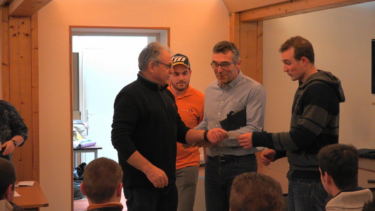 La Ligue Moto de Picardie récompense les trois vice-champions pour leur classement en 2017 en octroyant un chèque de 300€ à chacun.