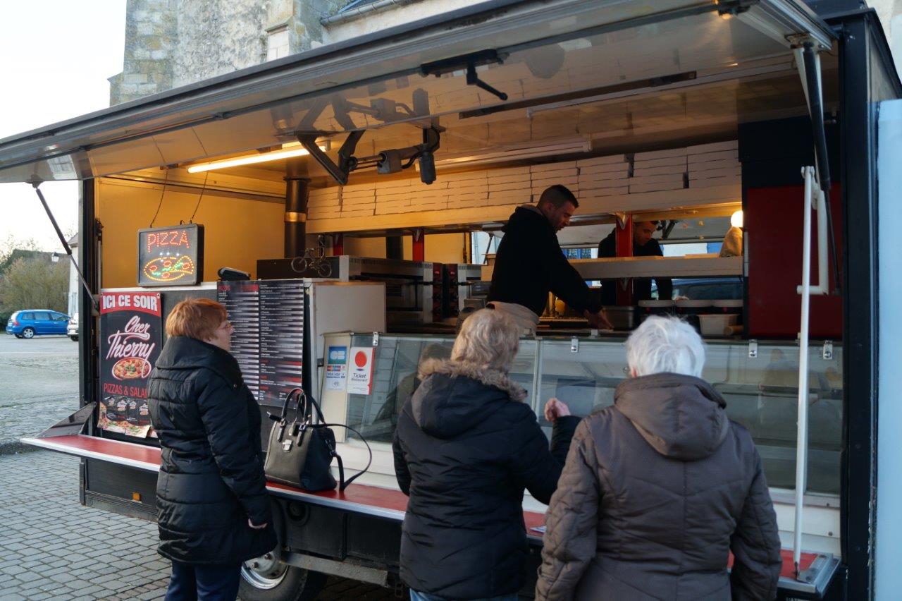 A Condé-en-Brie, Chez Thierry est présent de 18h00 à 21h00.