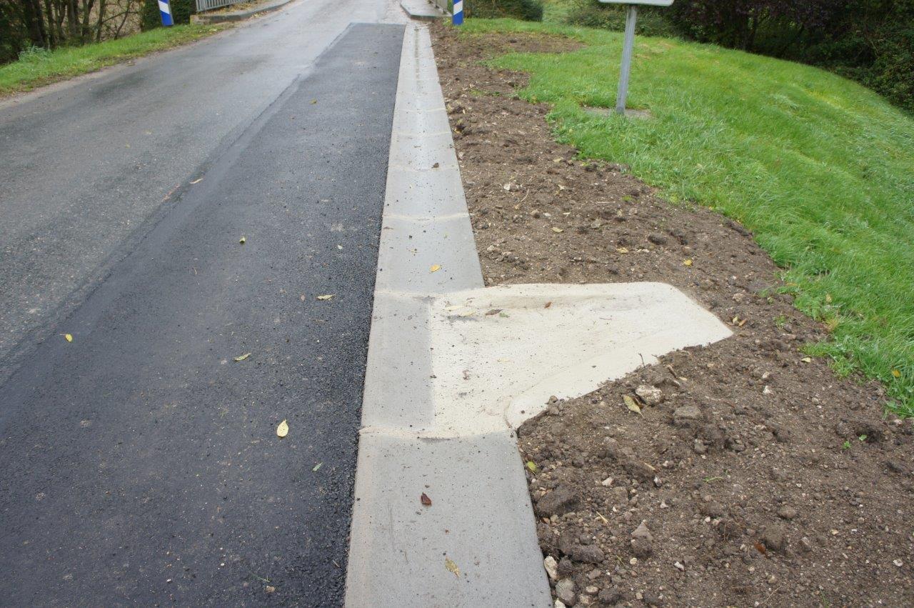8 saignées en béton faciliteront l'écoulement des eaux pluviales.