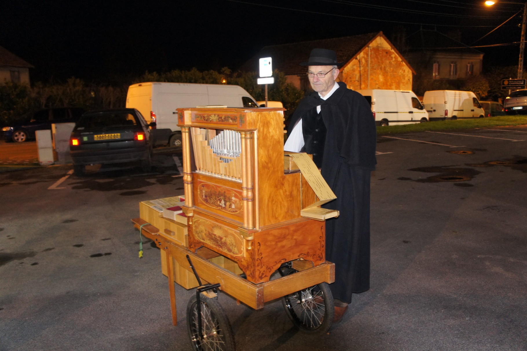 Condé-en-Brie (02) L'incontournable orgue de Barbarie