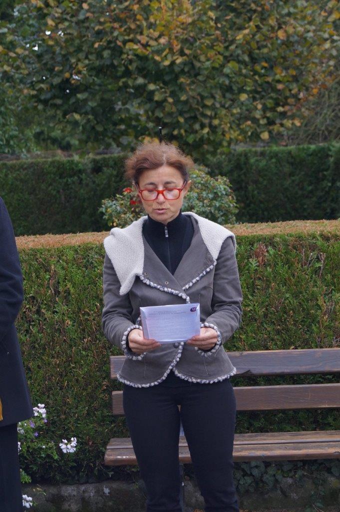 Catherine Tambrun, une habitante de La Chapelle-Monthodon, lit le message de l'Union Française des Associations de Combattants et Victimes de guerre pour le 11 novembre 2018.