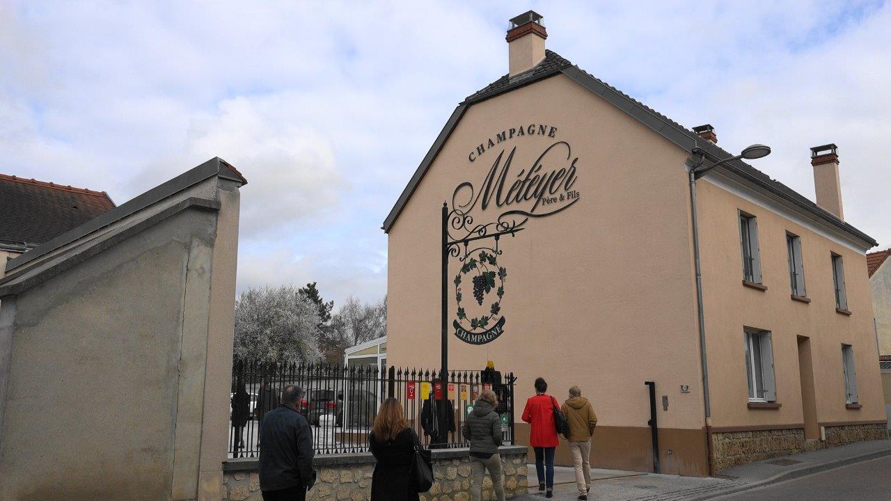 La Maison de Champagne Météyer Père et Fils est située dans le Sud de l'Aisne. A quelques encablures de Dormans, dans la Marne...