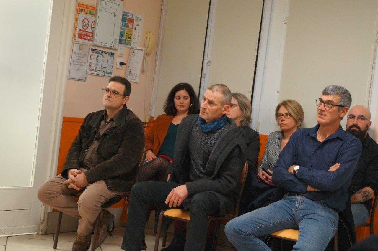 ...et les employés communaux, actuels et anciens, encadraient le maire dans un décor inédit.