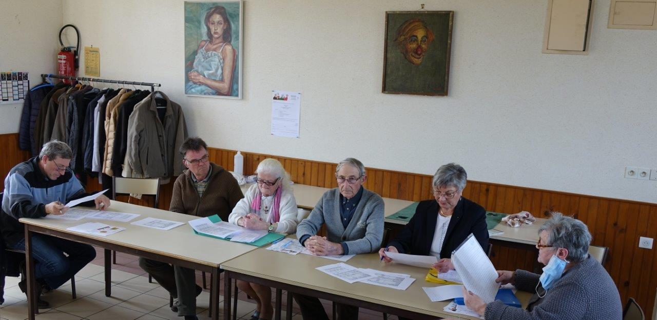 De gauche à droite : Jean-Yves Roulot, Marcel Dartinet, Josiane Renard, Martial Roulot, Jacqueline Picart et Marie-Thérèse Garrigues.