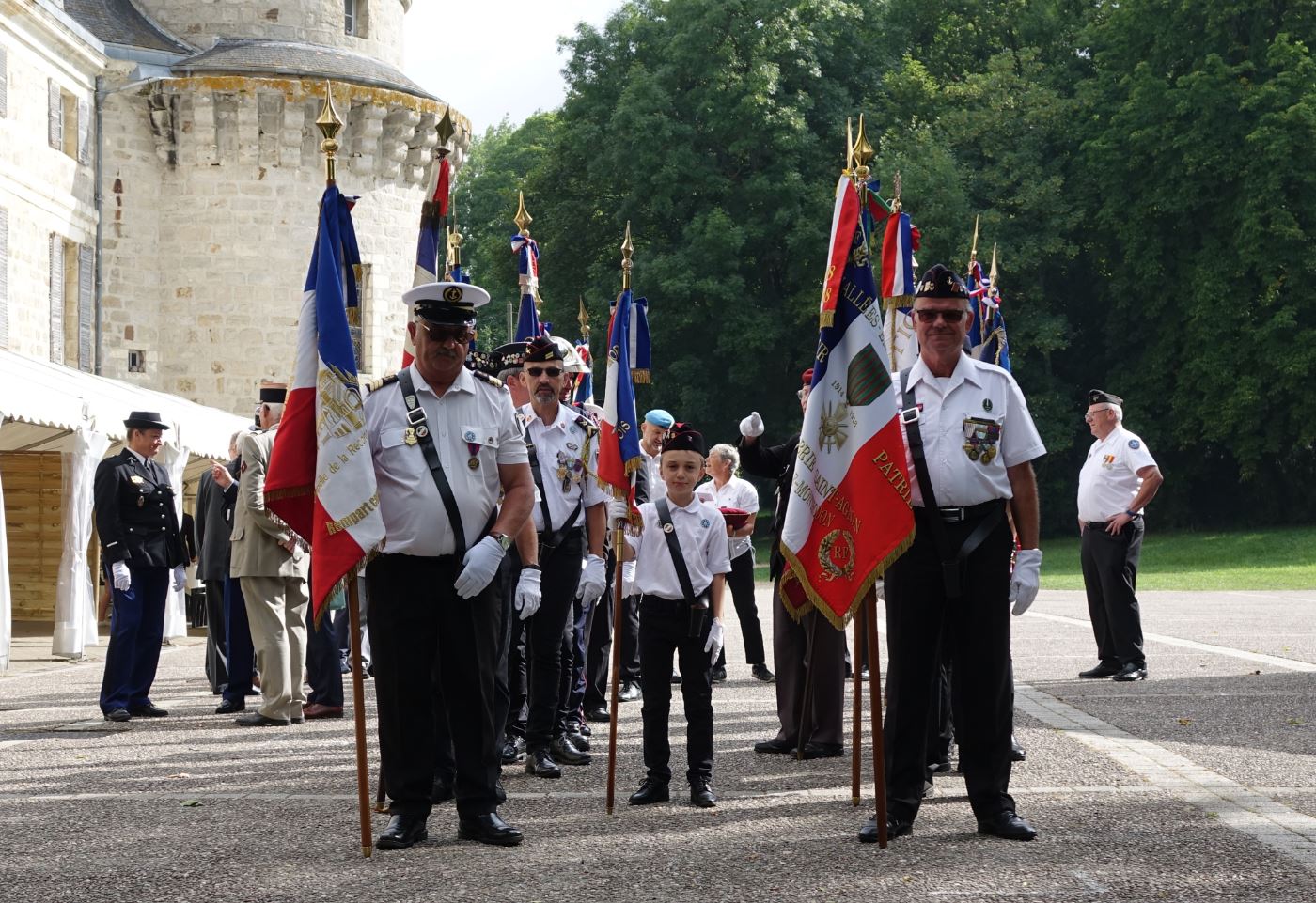 La relève est assurée au sein de la grande famille des porte-drapeaux.