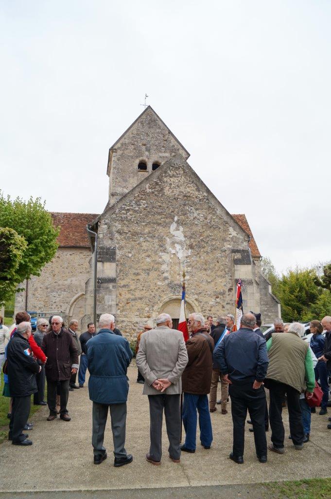 Saint-Agnan : habitants et élus des 3 communes historiques se rassemblent sur la place de l'église.