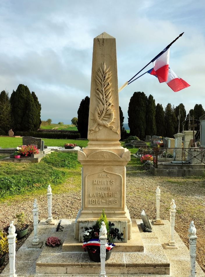 Après un nettoyage, le monument aux morts de Baulne-en-Brie a bien changé d'aspect.