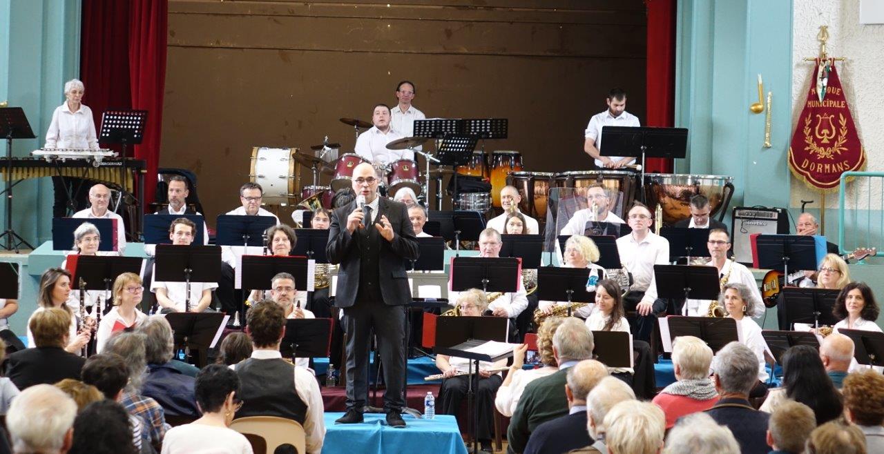 Le Fil'Harmonie Orchestra de La Lyre Briarde sous la direction d'Afonso Ricardo.