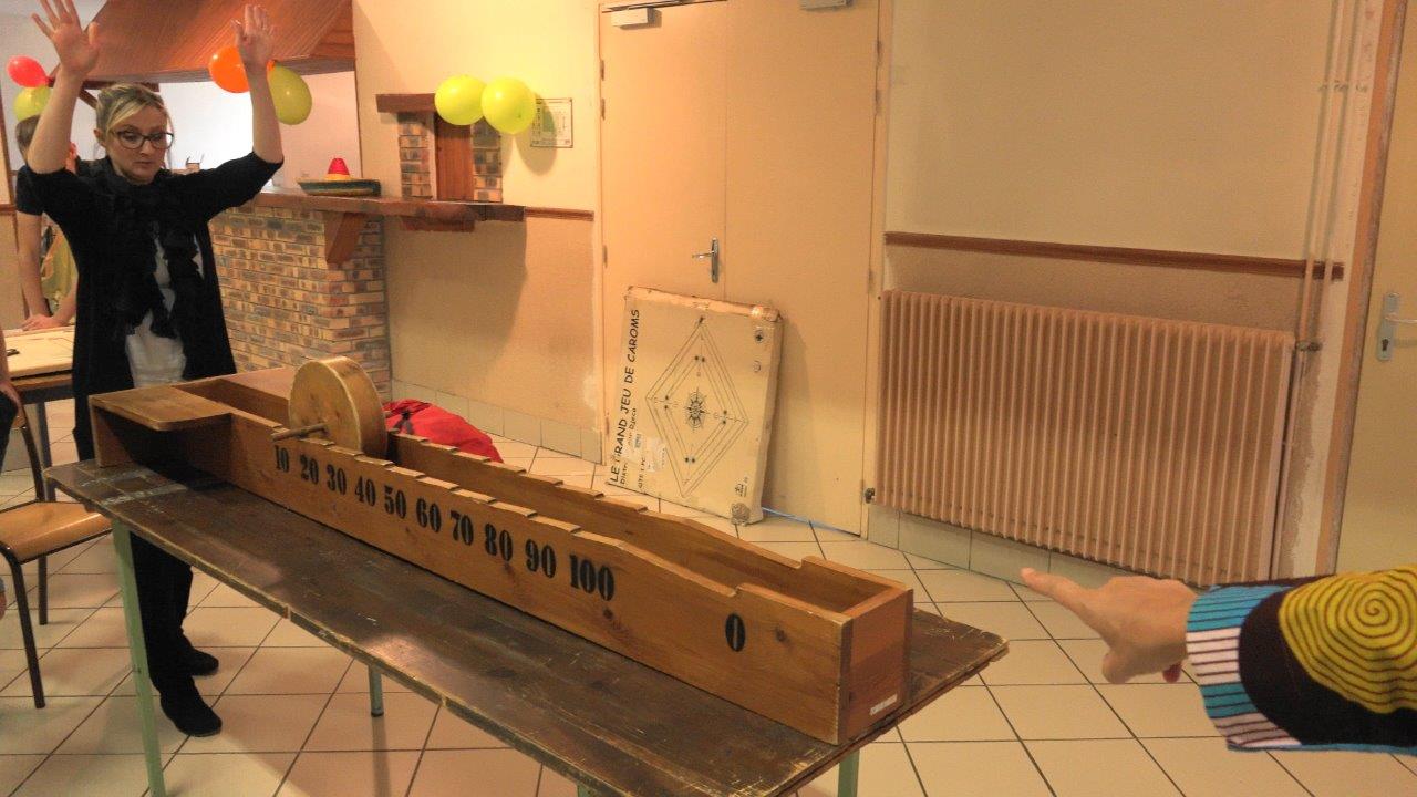 Les jeux anciens ont la cote. Ici, un jeu picard : la meule.