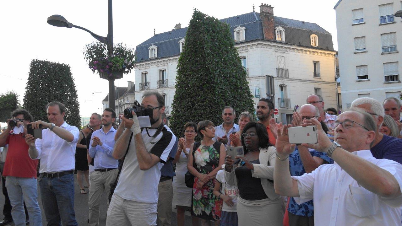 La presse locale (L'Axonais et l'union) ainsi que les Marcheurs immortalisent la victoire du candidat LREM.