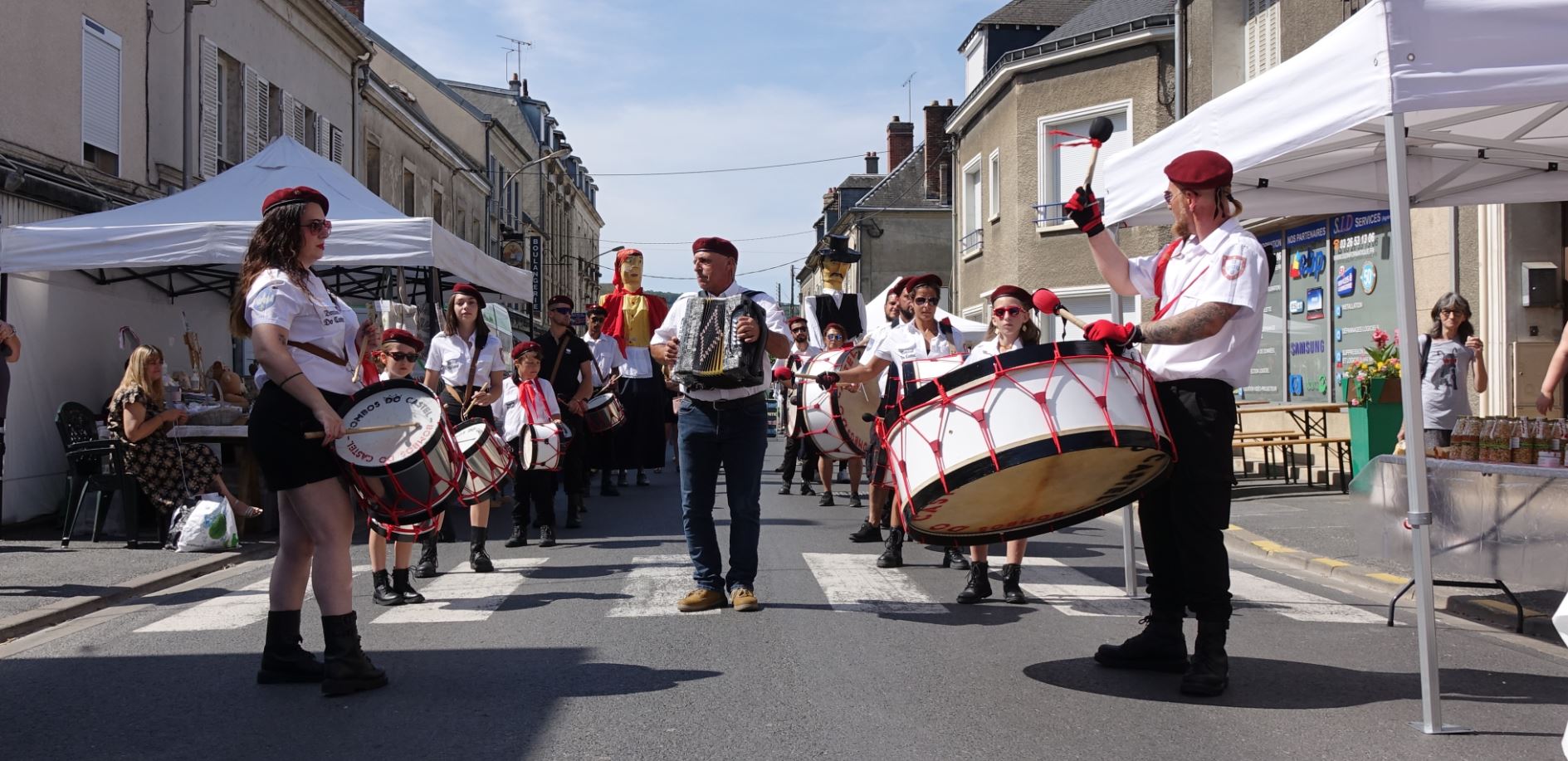 Les Sud-Axonais Bombos Do Castel...