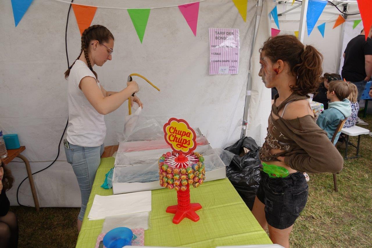 Bonbecs, maquillage monstrueux et pêche ont attiré le jeune public...