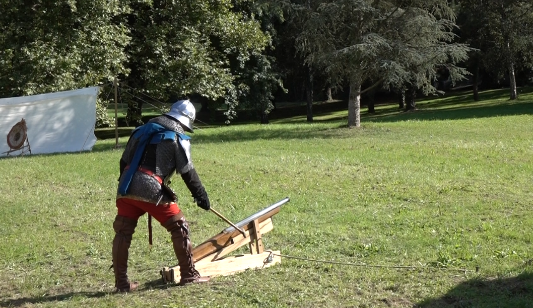 Couleuvrine : "Ce type de bouche à feu, plus mobile que les bombardes du Moyen Âge, apparaît au milieu du XVe siècle lors de l’émergence d’une nouvelle forme de guerre où les batailles rangées sont plus importantes que les sièges".