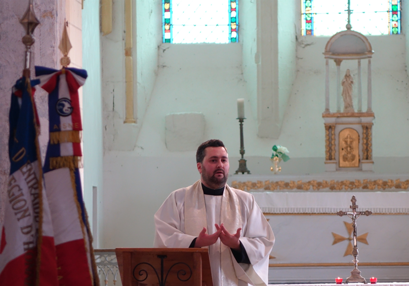 Don Hubert a procédé à une célébration d'une petite demi-heure.