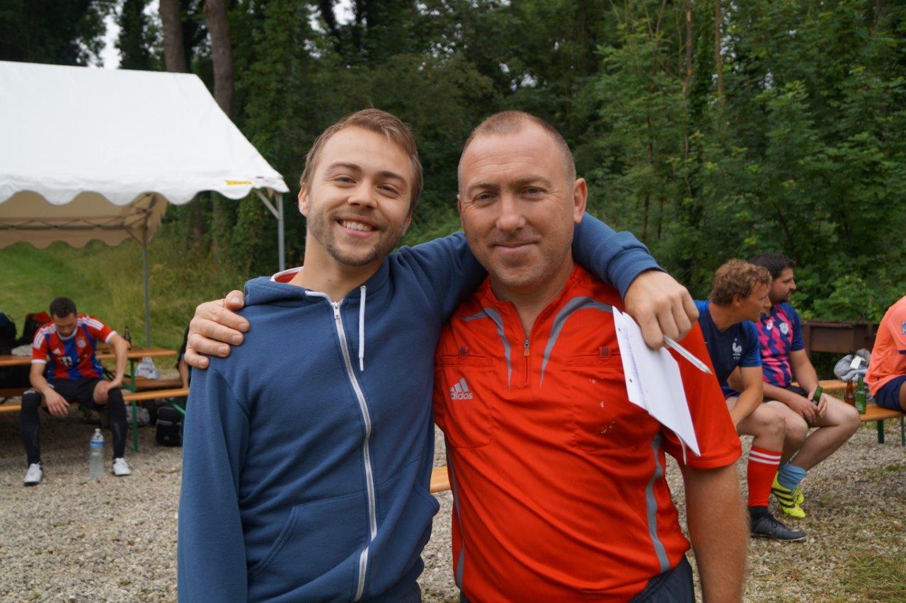 De gauche à droite : Pierre Woirret, président du Comité des fêtes de Baulne-en-Brie, et Thierry Le Conte, arbitre officiel du tournoi de football.