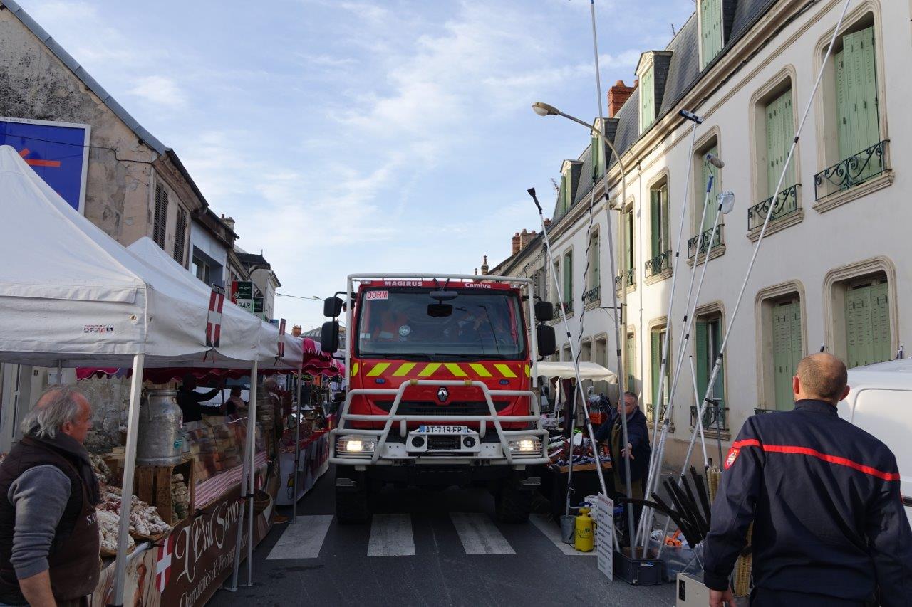 Les sapeurs-pompiers de Dormans ont vérifié que les exposants respectaient scrupuleusement les emplacements attribués.