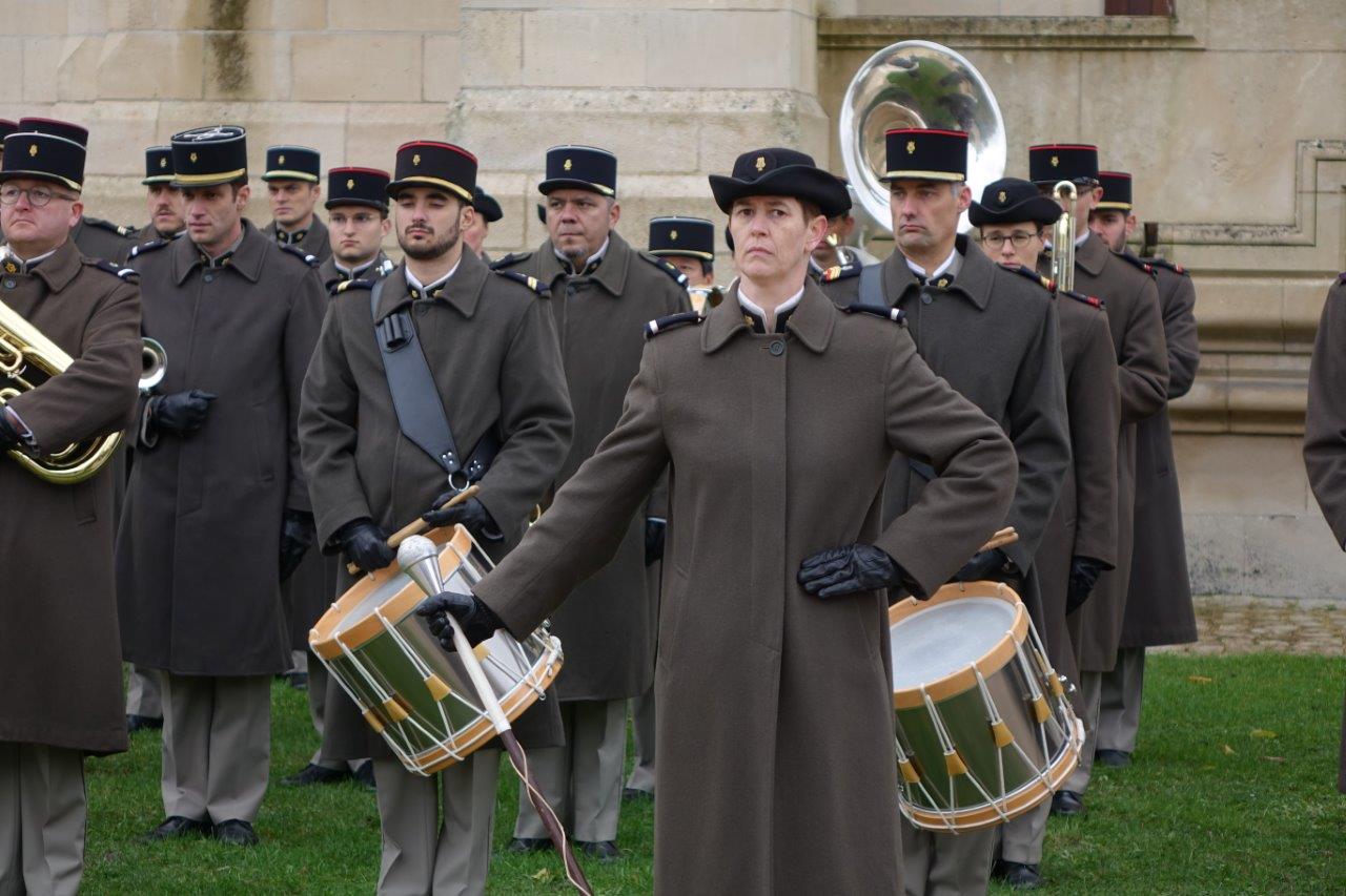 La Musique de l'Arme Blindée Cavalerie basée à Metz (Moselle) a accueilli Emmanuel Macron sur l'esplanade.