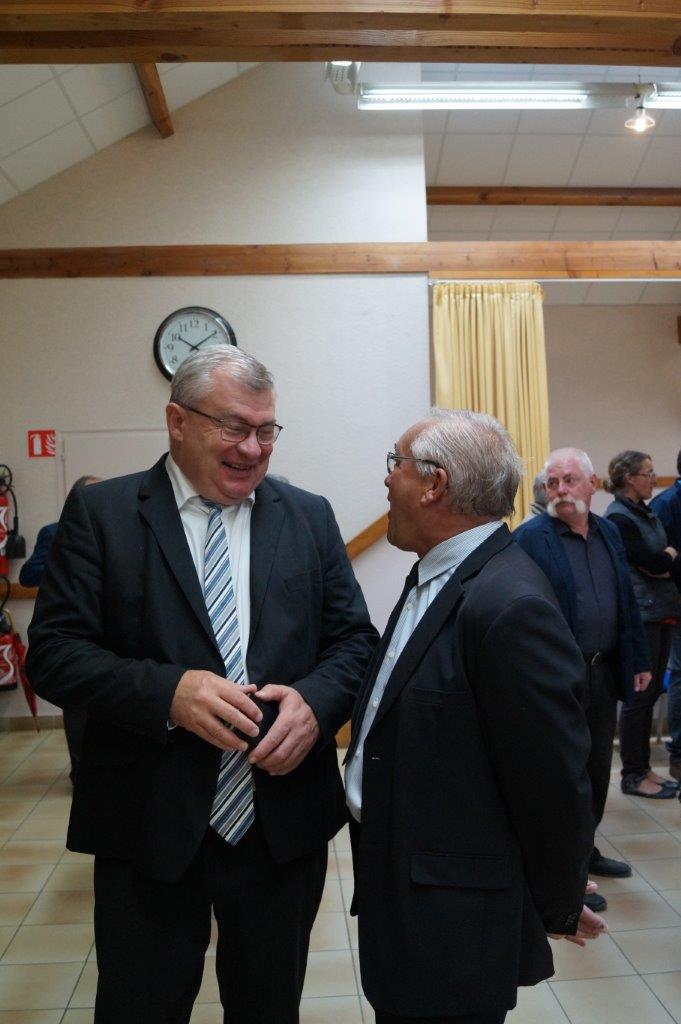 Quand 2 maires se rencontrent. De gauche à droite : Christian Bruyen, maire de Dormans et Didier Dépit, maire de Le Breuil.