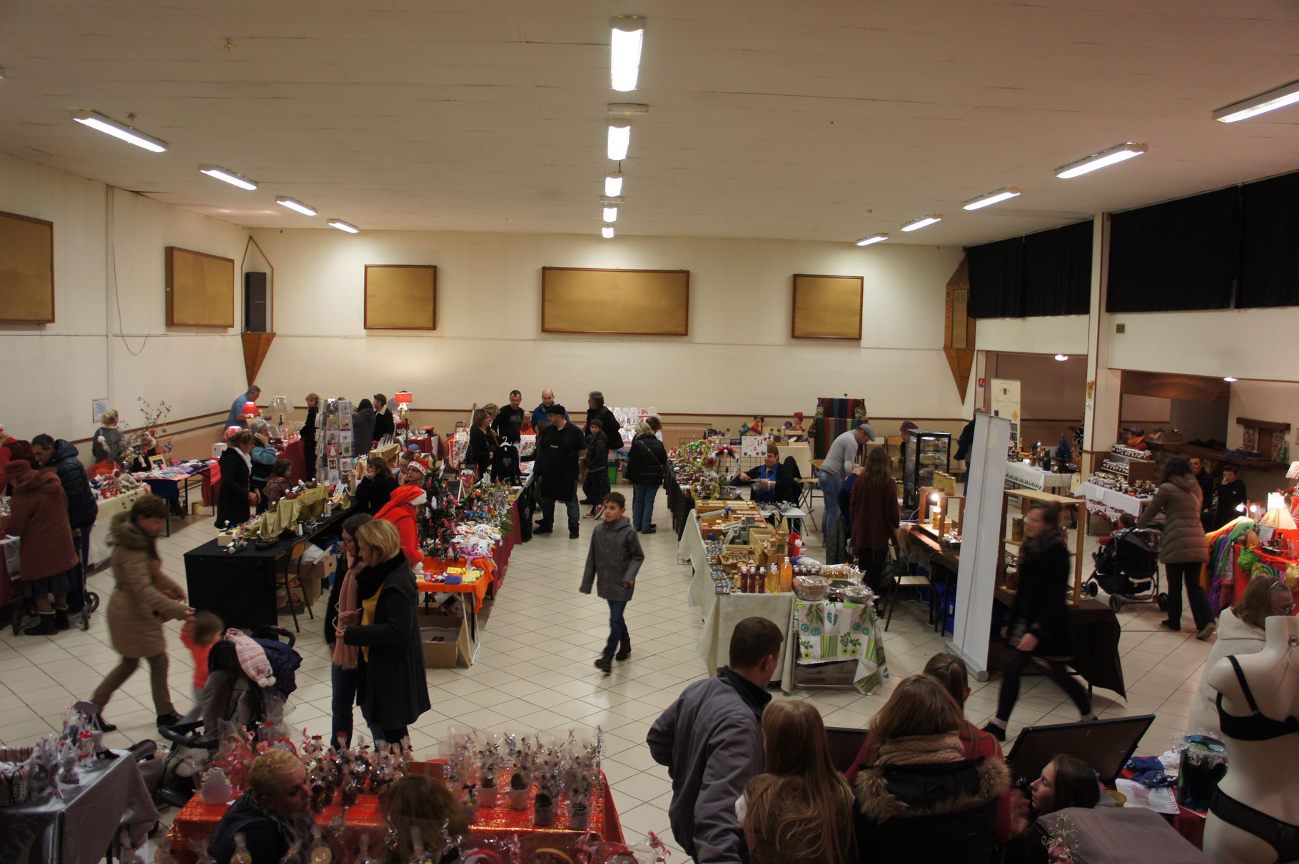 Condé-en-Brie (02) Le marché de Noël : du choix pour les cadeaux !