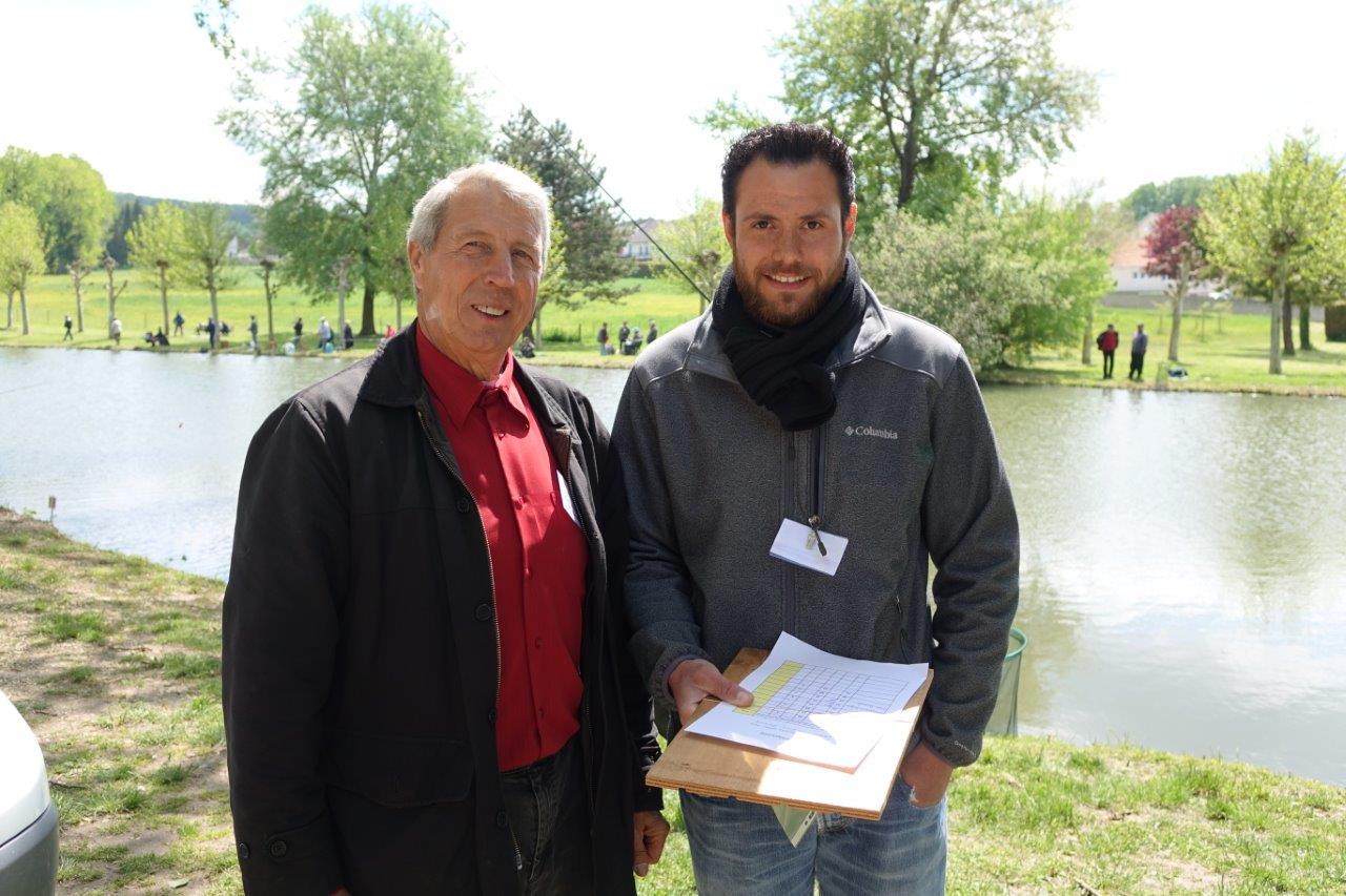 A droite : Amaury Guy est l'un des surveillants en charge du bon déroulement du concours.