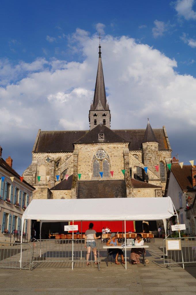 A Orbais-l'Abbaye, l'abbatiale a servi de décor pour le deuxième épisode du feuilleton théâtral La Fiancée du Surmelin.