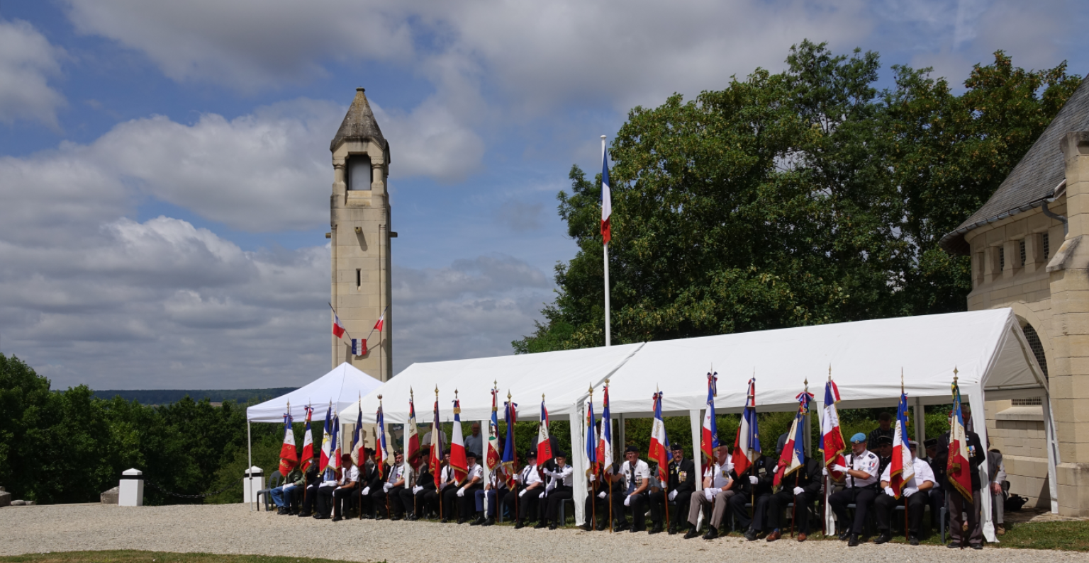 La 106e cérémonie du Souvenir est marquée, comme d'habitude, par la présence de nombreux porte-drapeaux.