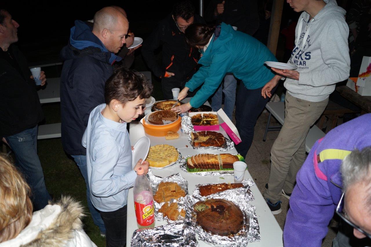 Devant ces nombreux desserts concoctés par les participants, Gilles Lefèvre, de l'hebdomadaire L'Axonais, n'aurait pas eu l'embarras du choix. Il aurait goûter à tout..
