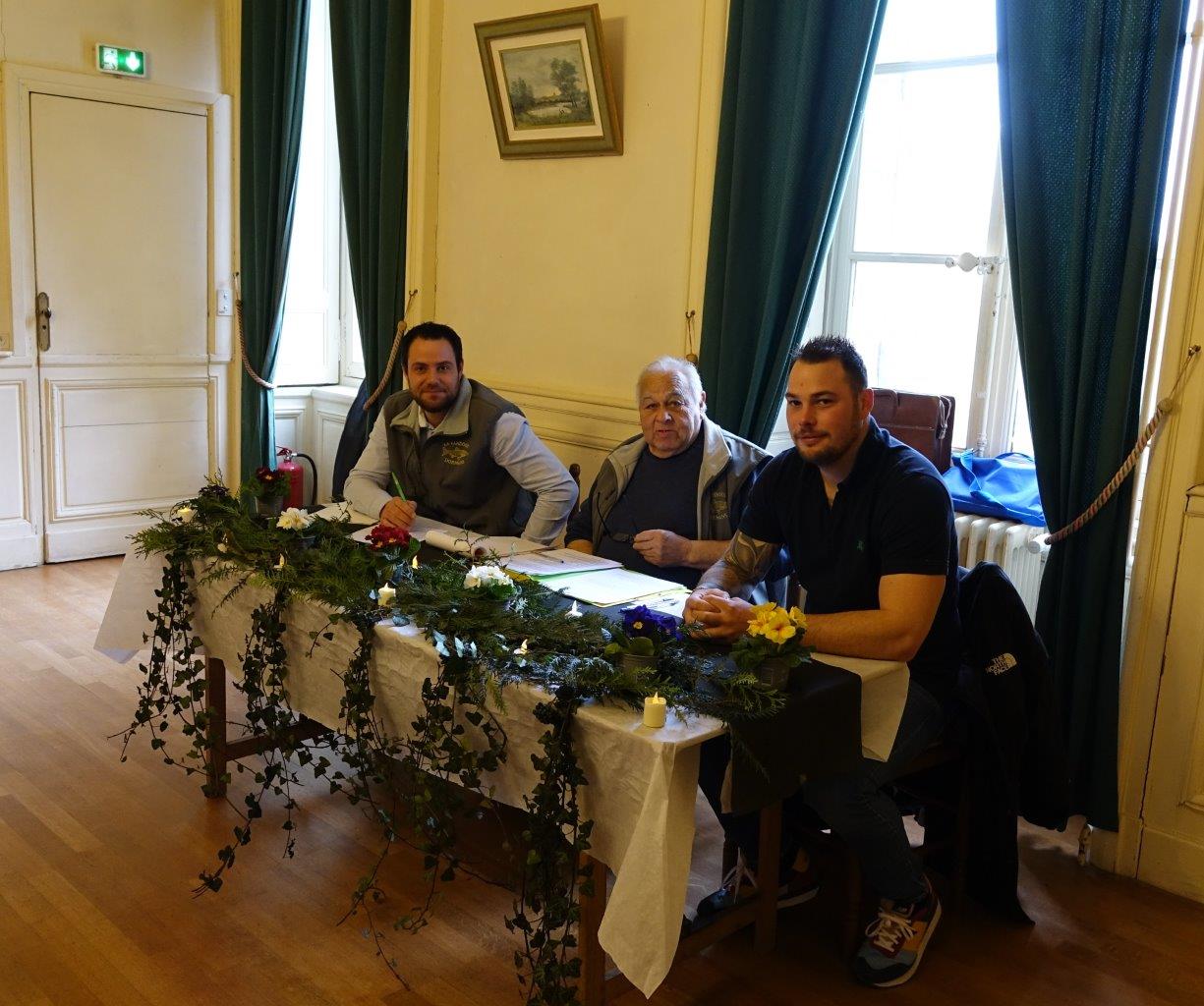 De gauche à droite : le secrétaire Amaury Guy, le président Pierre Laurier et le vice-président Donovan Montcuit de l'association de pêche La Vandoise.