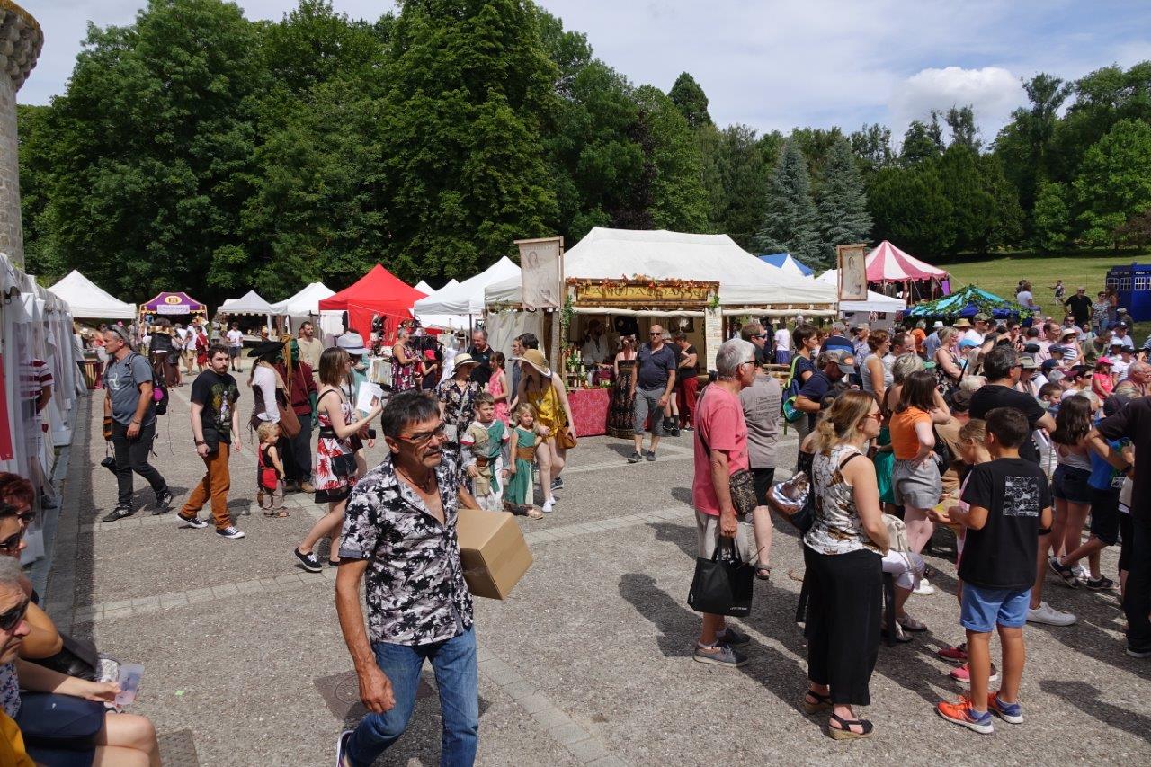 Plusieurs milliers de personnes ont investi le château de Dormans pendant deux jours.