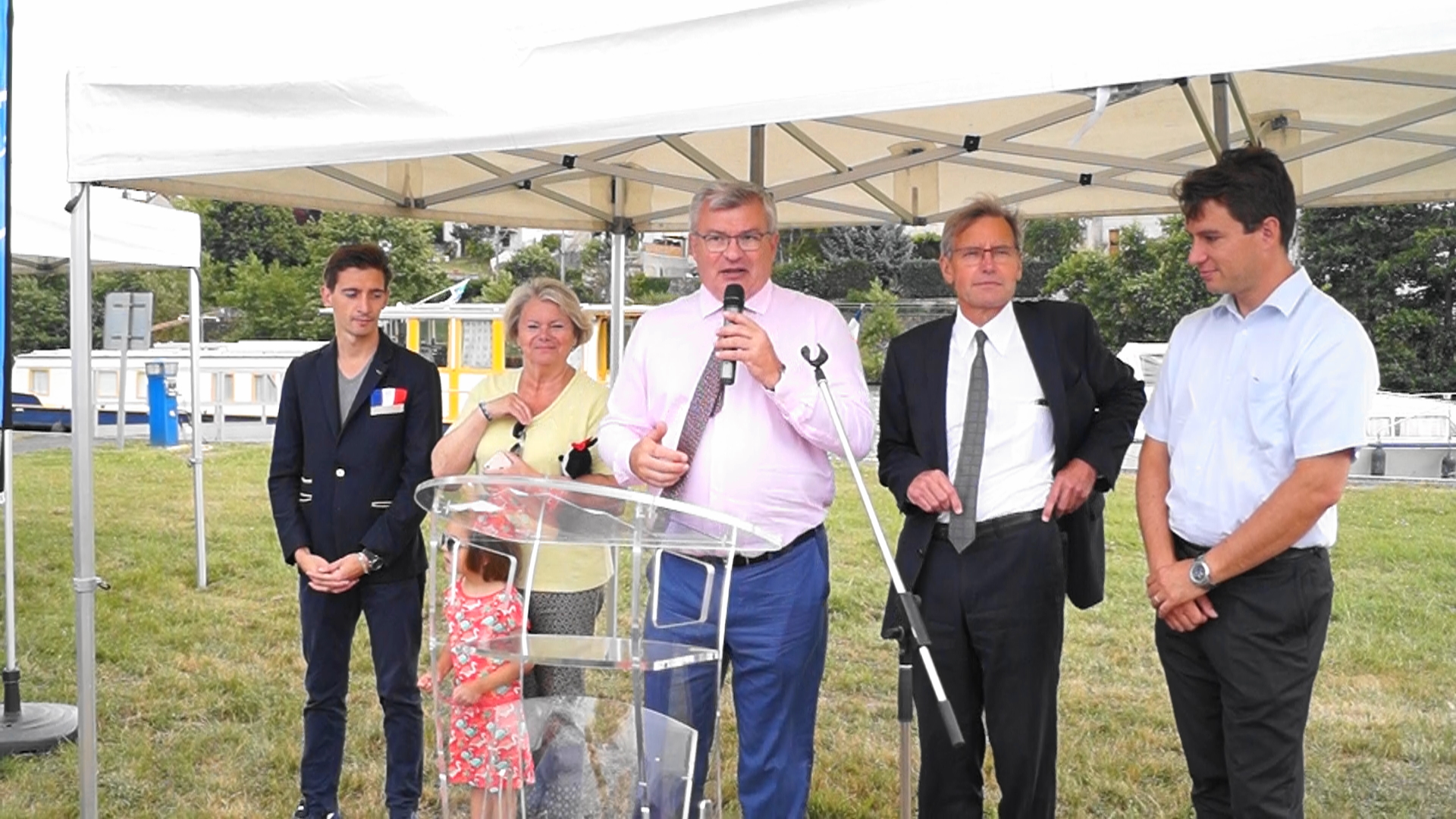 De gauche à droite : Raphaël Blanchard, conseiller départemental, Françoise Férat, sénatrice, Christian Bruyen, maire de Dormans, vice président Conseil départemental, René-paul Savary, sénateur et président du Conseil départemental, Julien Valentin, cons