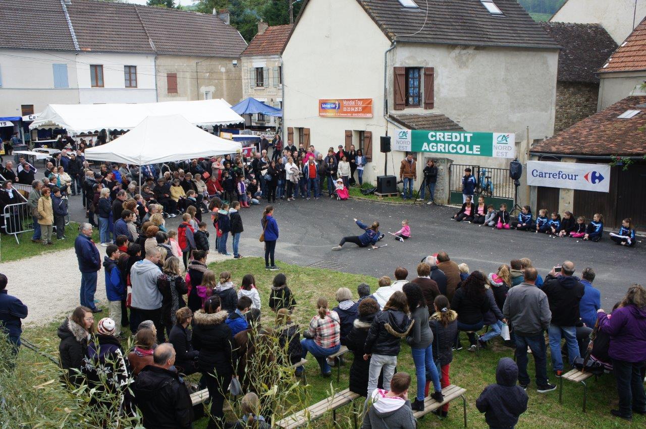 Le Twirling Club de l'Omois en action.