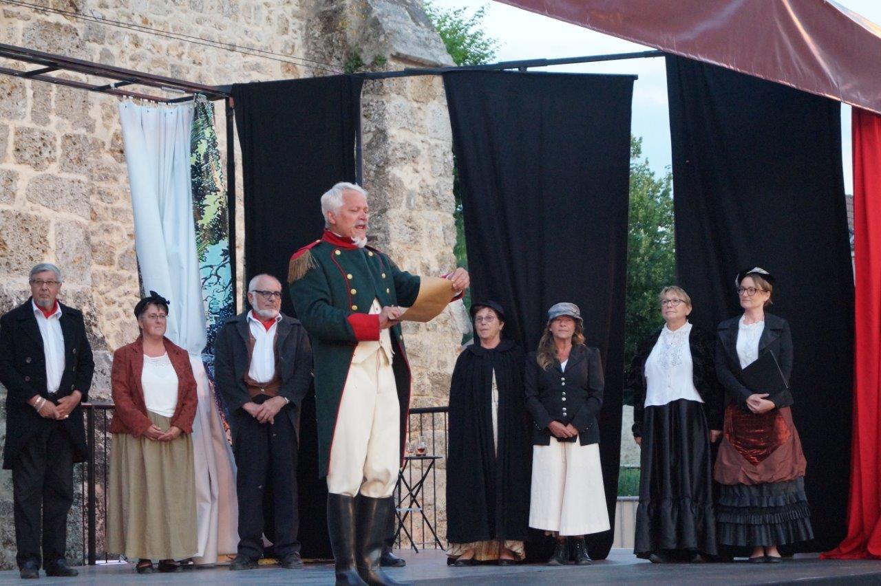 Enrichir les riches profite à tout le monde. Napoléon III déclame la théorie du ruisselement devant les habitants de la vallée du Surmelin.