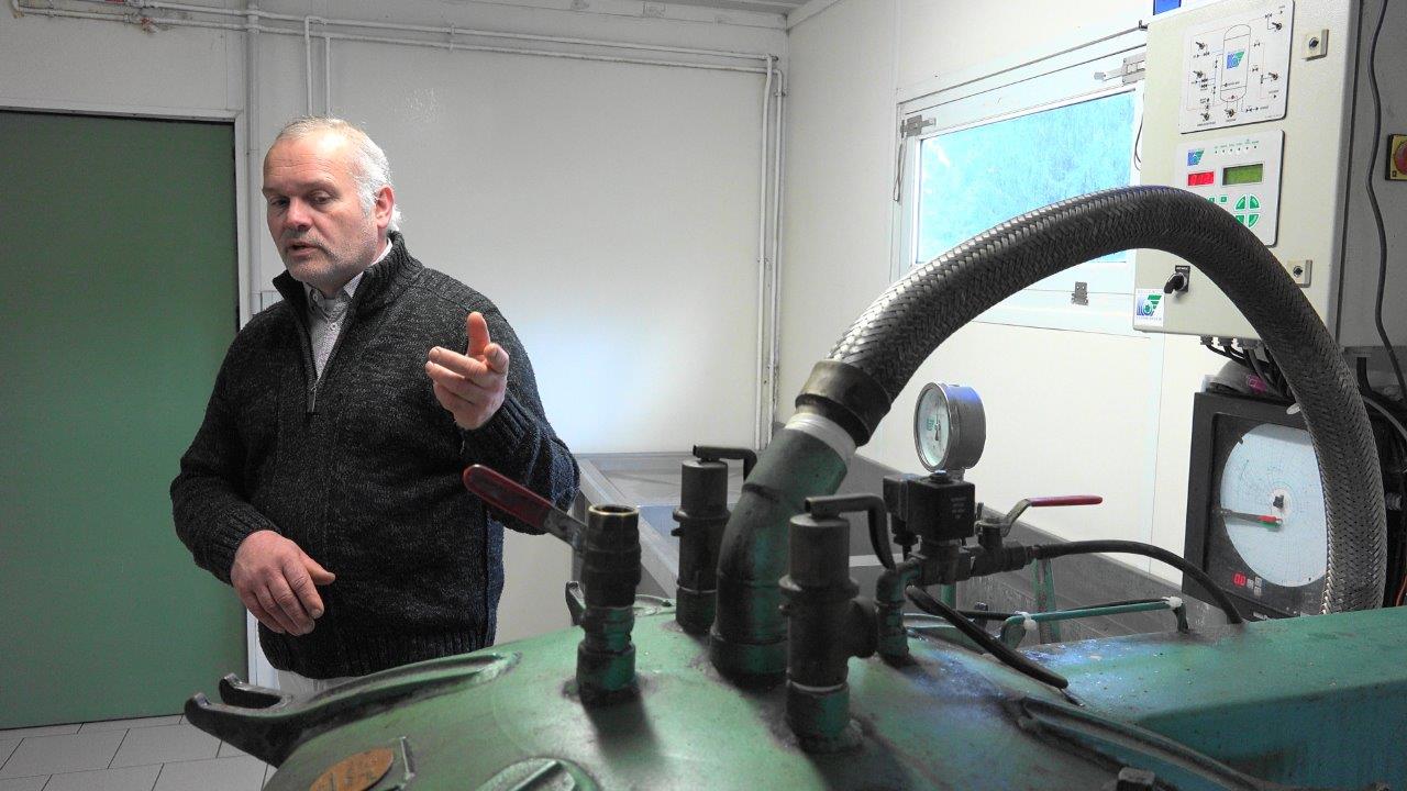 Dans le labo des Canardises des 3 Vallées, Bertrand Fagot évoque 22 années de production de foies gras et dérivés.